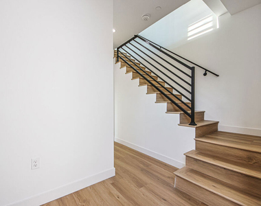 11443 1/2 Hatteras Street - Photo Thumbnail 4