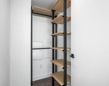 1016 N Martel Avenue - Photo Thumbnail 11