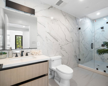 1016 N Martel Avenue - Photo Thumbnail 13