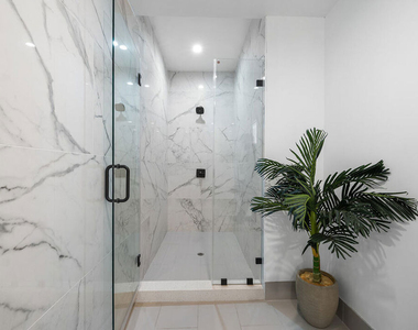 1016 N Martel Avenue - Photo Thumbnail 14