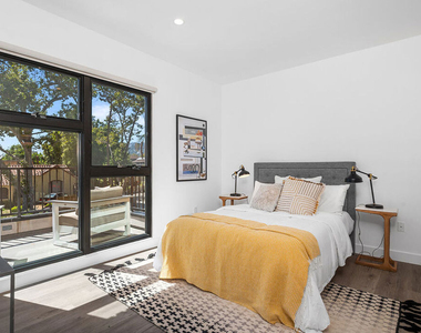 1016 N Martel Avenue - Photo Thumbnail 8
