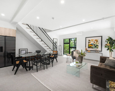 1016 N Martel Avenue - Photo Thumbnail 2