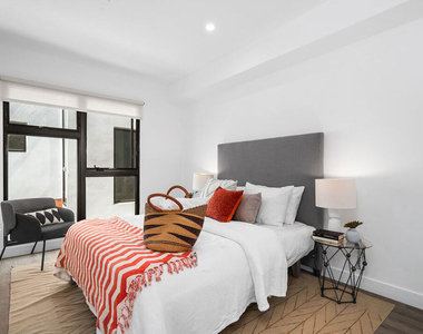 1016 N Martel Avenue - Photo Thumbnail 12