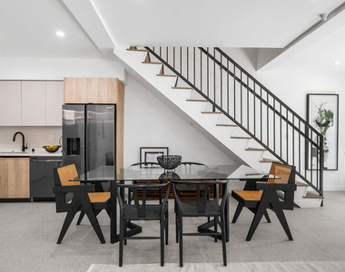 1016 N Martel Avenue - Photo Thumbnail 4