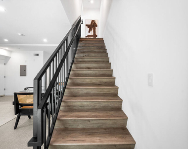 1016 N Martel Avenue - Photo Thumbnail 7