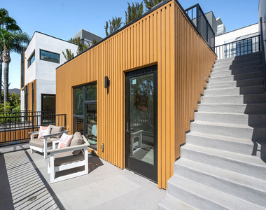 1016 N Martel Avenue - Photo Thumbnail 17