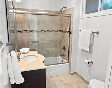 1423 Roscomare Road - Photo Thumbnail 13
