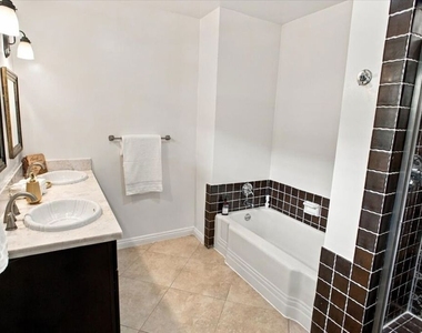 1423 Roscomare Road - Photo Thumbnail 14