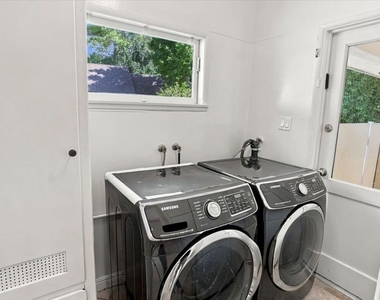 1423 Roscomare Road - Photo Thumbnail 16