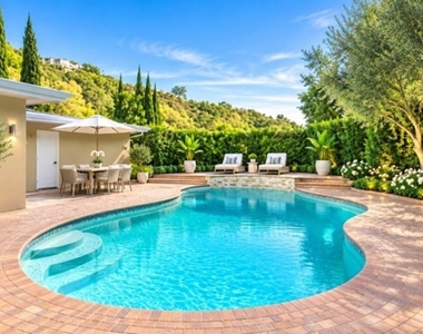 1423 Roscomare Road - Photo Thumbnail 18