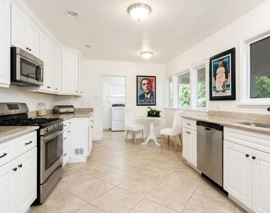 1423 Roscomare Road - Photo Thumbnail 5