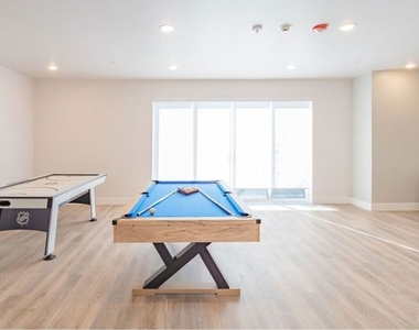 3672 Jasmine Avenue - Photo Thumbnail 2