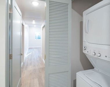 3672 Jasmine Avenue - Photo Thumbnail 11