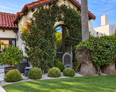 439 N La Jolla Avenue - Photo Thumbnail 3