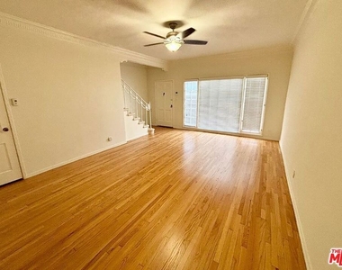 128 S Palm Drive - Photo Thumbnail 4