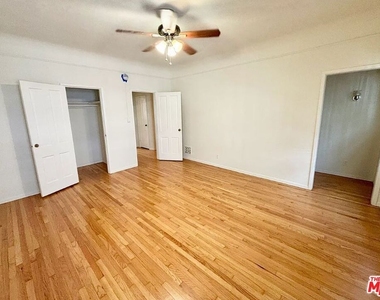128 S Palm Drive - Photo Thumbnail 8
