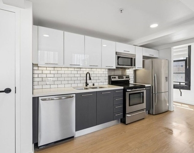 424 S Broadway - Photo Thumbnail 3
