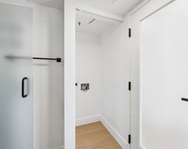 424 S Broadway - Photo Thumbnail 8