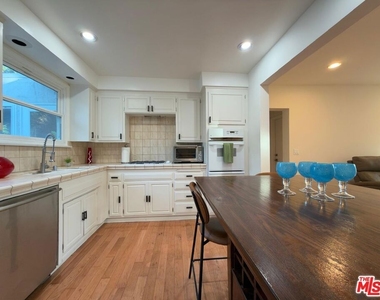 3323 Reta Street - Photo Thumbnail 5
