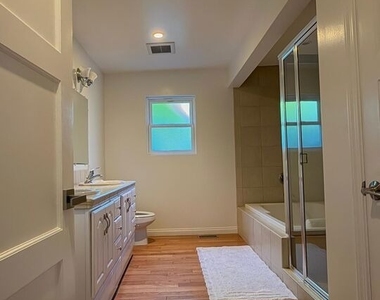 3323 Reta Street - Photo Thumbnail 24