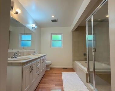 3323 Reta Street - Photo Thumbnail 28