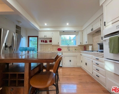 3323 Reta Street - Photo Thumbnail 7