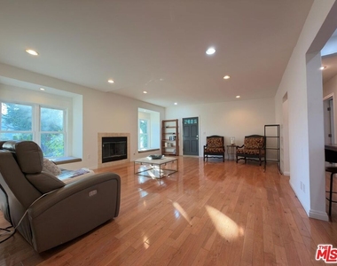 3323 Reta Street - Photo Thumbnail 2