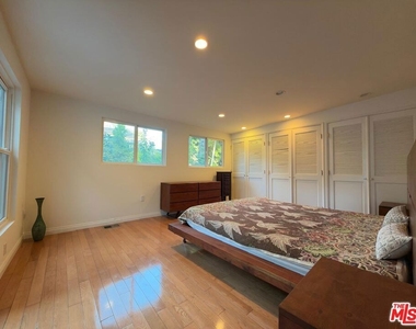 3323 Reta Street - Photo Thumbnail 20