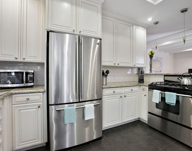 1360 N Crescent Heights Boulevard - Photo Thumbnail 10