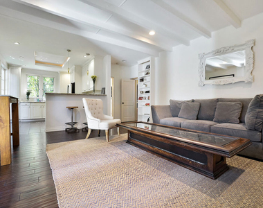 1360 N Crescent Heights Boulevard - Photo Thumbnail 14