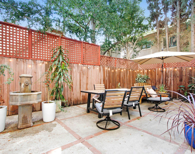1360 N Crescent Heights Boulevard - Photo Thumbnail 8