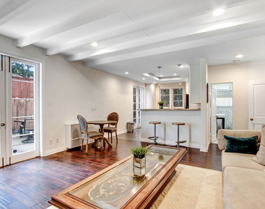 1360 N Crescent Heights Boulevard - Photo Thumbnail 9
