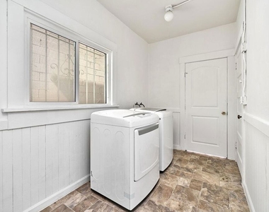 1016 S Oxford Avenue - Photo Thumbnail 8