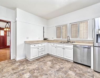 1016 S Oxford Avenue - Photo Thumbnail 7