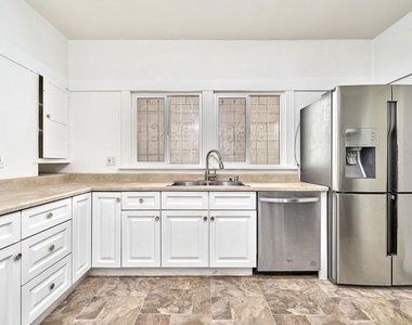 1016 S Oxford Avenue - Photo Thumbnail 6