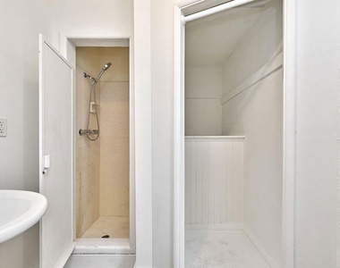 1016 S Oxford Avenue - Photo Thumbnail 14