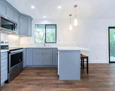 858 Oneonta Drive - Photo Thumbnail 4