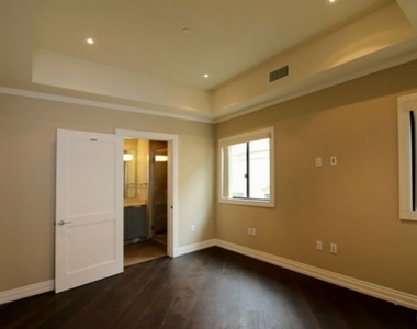 12234 Montana Avenue - Photo Thumbnail 11