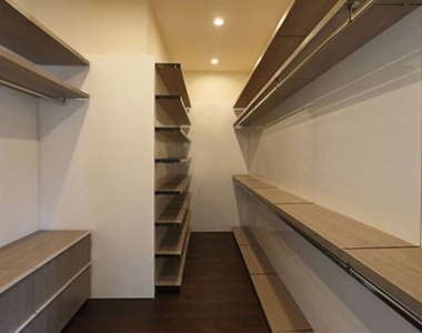12234 Montana Avenue - Photo Thumbnail 16