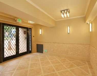 12234 Montana Avenue - Photo Thumbnail 20