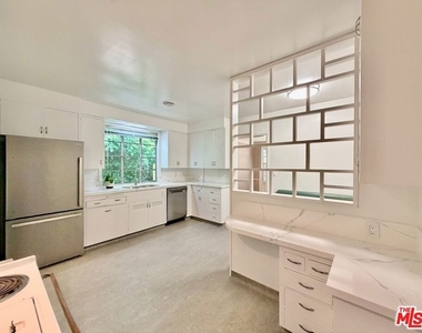 951 Masselin Avenue - Photo Thumbnail 11