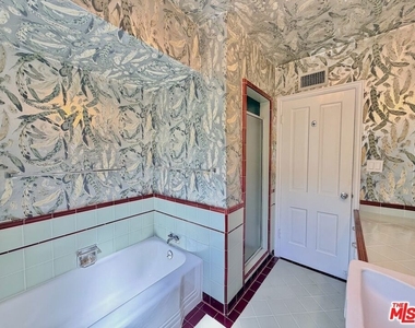 951 Masselin Avenue - Photo Thumbnail 21