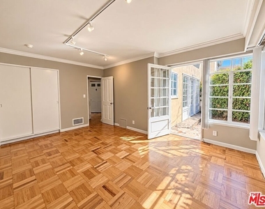 951 Masselin Avenue - Photo Thumbnail 20