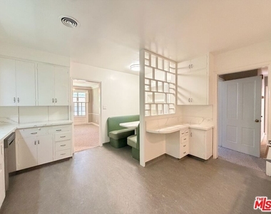 951 Masselin Avenue - Photo Thumbnail 12
