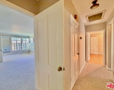 951 Masselin Avenue - Photo Thumbnail 13