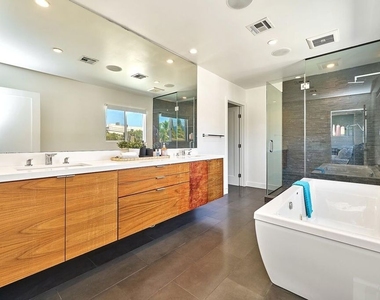 848 N Las Palmas Avenue - Photo Thumbnail 20