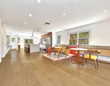 848 N Las Palmas Avenue - Photo Thumbnail 4