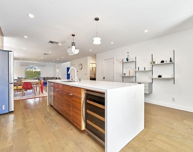 848 N Las Palmas Avenue - Photo Thumbnail 7