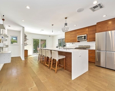 848 N Las Palmas Avenue - Photo Thumbnail 9
