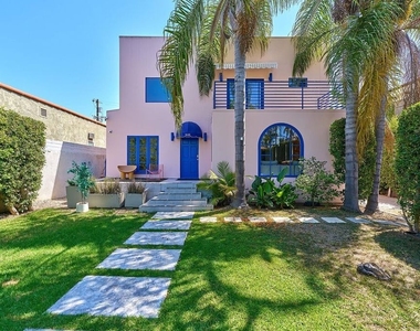 848 N Las Palmas Avenue - Photo Thumbnail 1